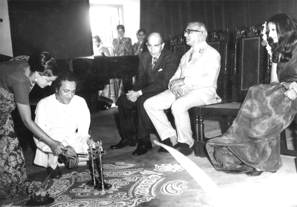 Pt. Ravi Shankar inaugurating Indian Music Section in 1976 with Joya Biswas. Principal Aruna Pasricha and President Mr Antia looking on.