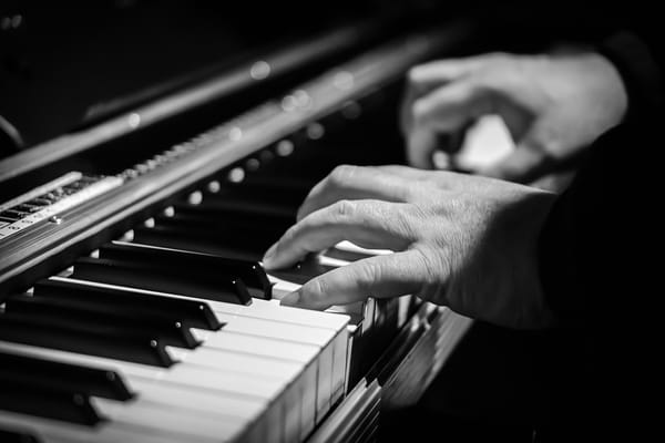 BEING A HELPFUL PIANIST: WHICH IS YOUR PAGE-TURNING HAND?