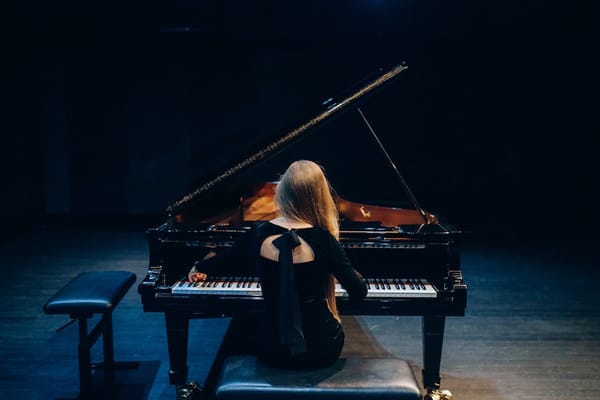 A Beginner’s Guide to Choosing the Best Way to Learn Piano in 2022