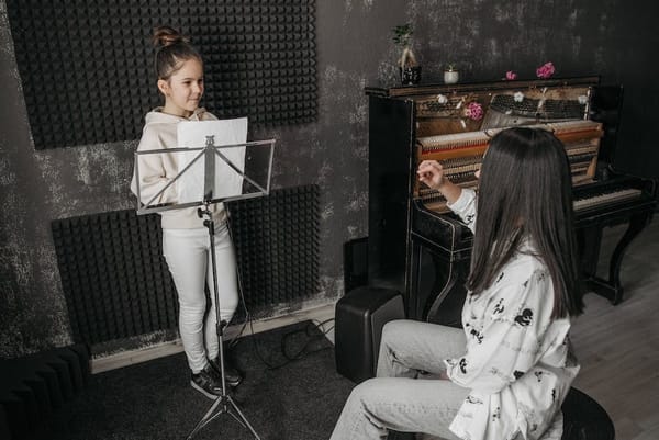 Finding the Perfect Voice Teacher: A Guide for Aspiring Singers