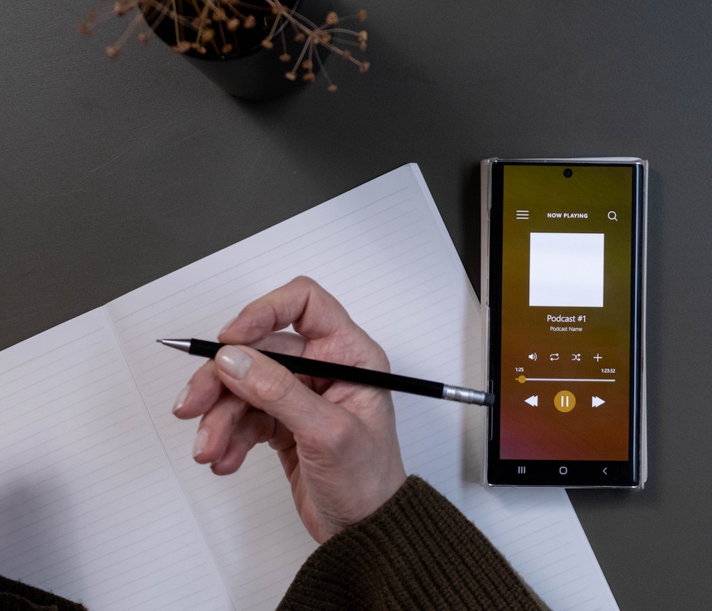 Popular podcast formats you can do in 2023 - Serenade