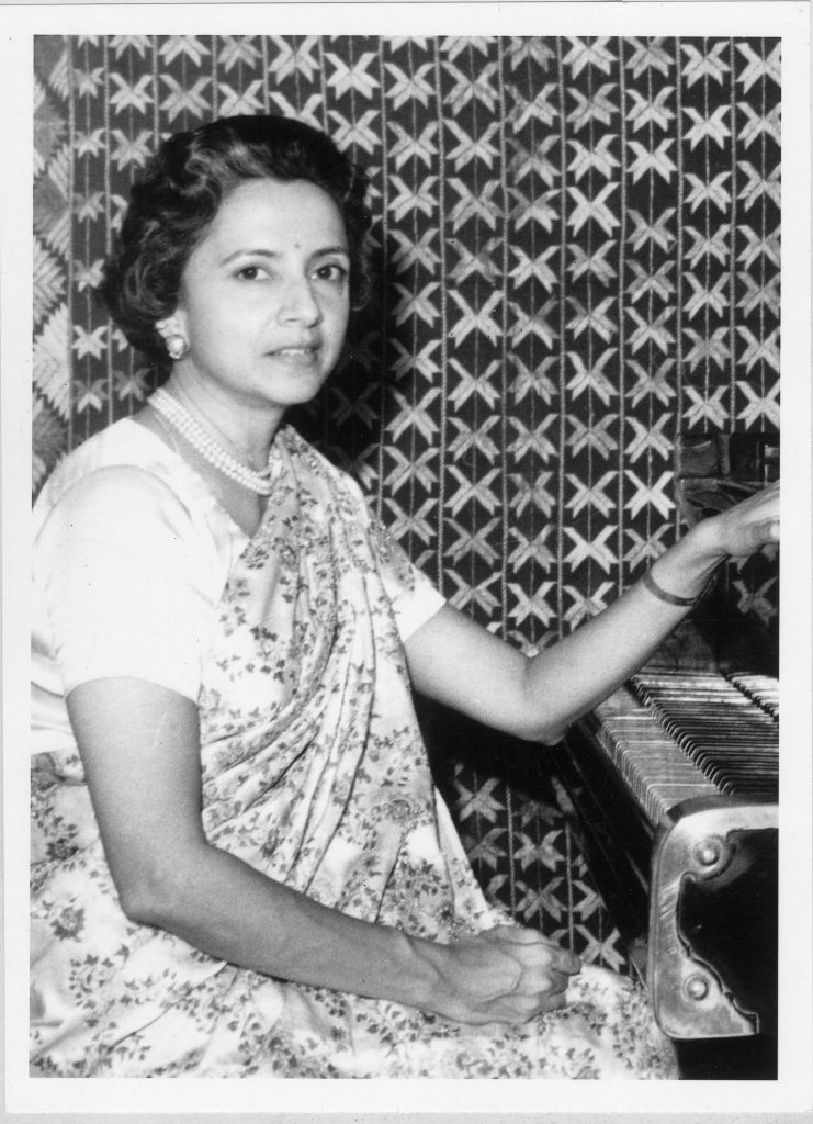 Rani Vijaya Devi at her piano in the 60s © IMAS Archives